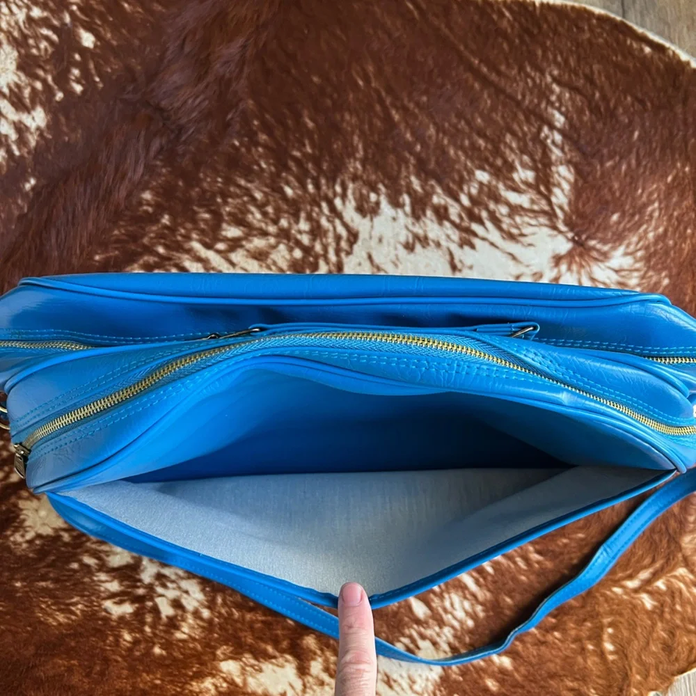 Adidas vintage blue crossbody messenger bag. - Picture 8 of 11